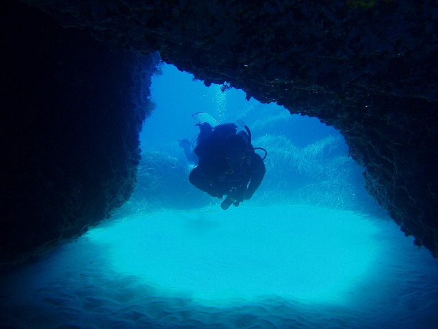 Swim-through at Ħondoq reef, Gozo